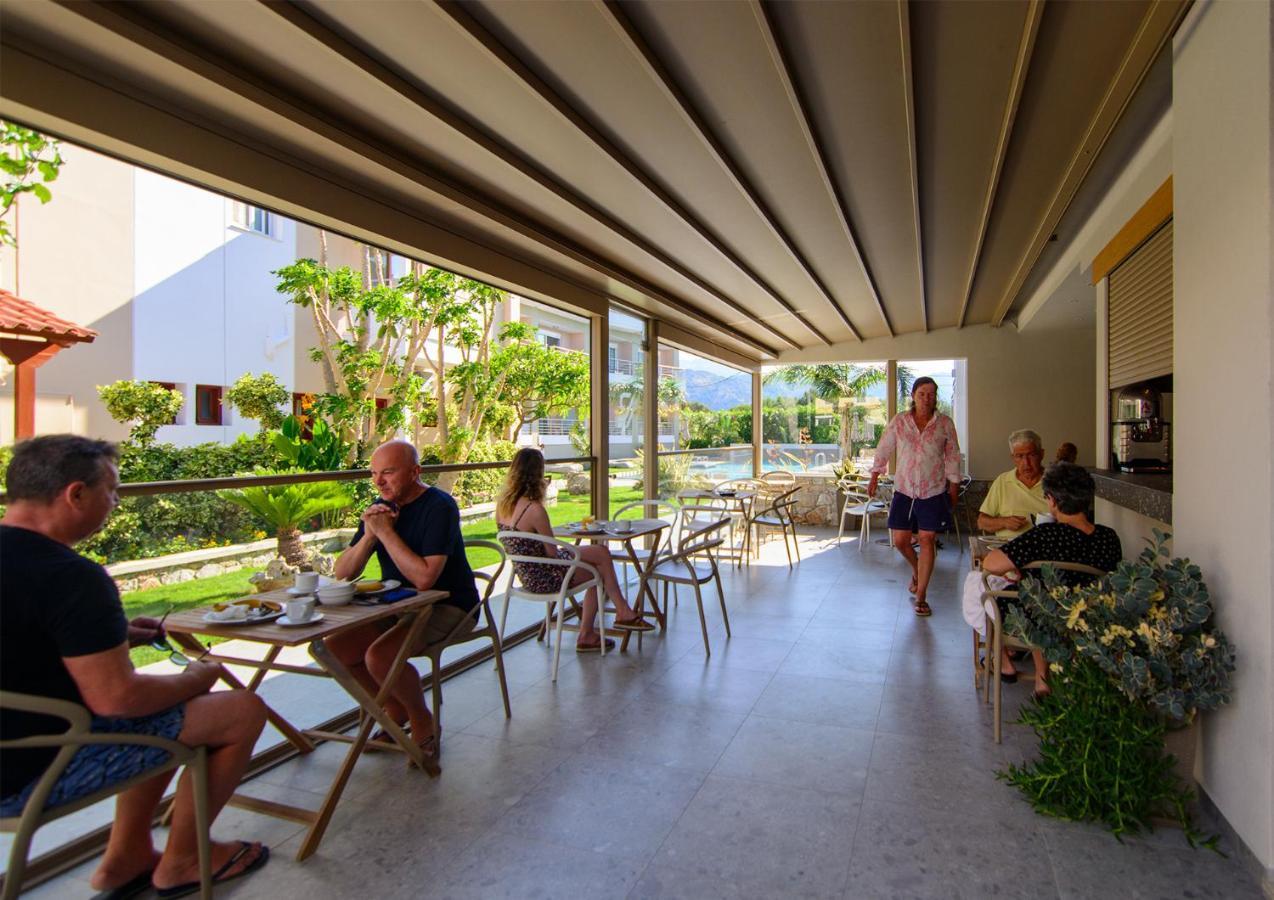 Relax Hotel Palaiochora Exterior foto