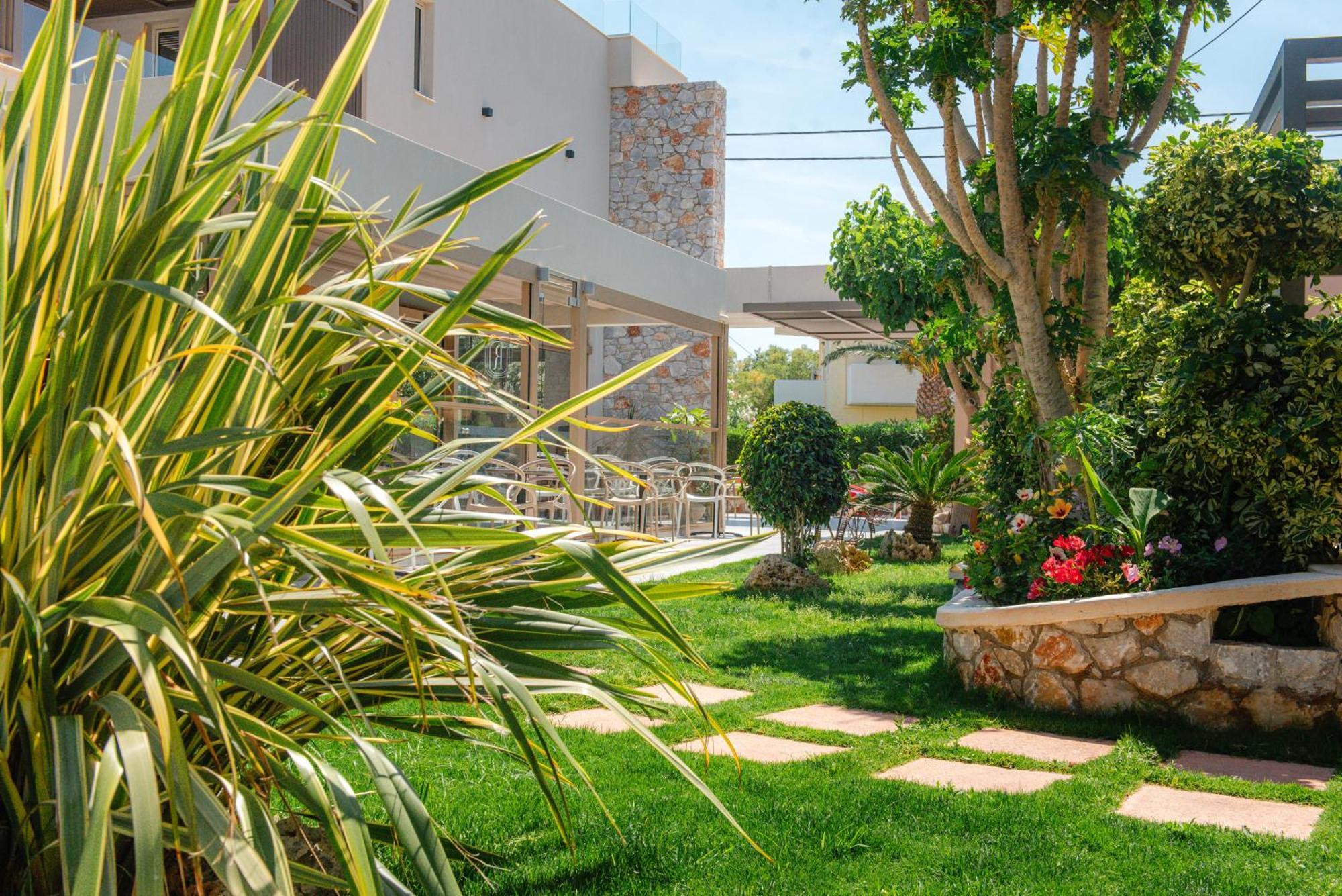 Relax Hotel Palaiochora Exterior foto